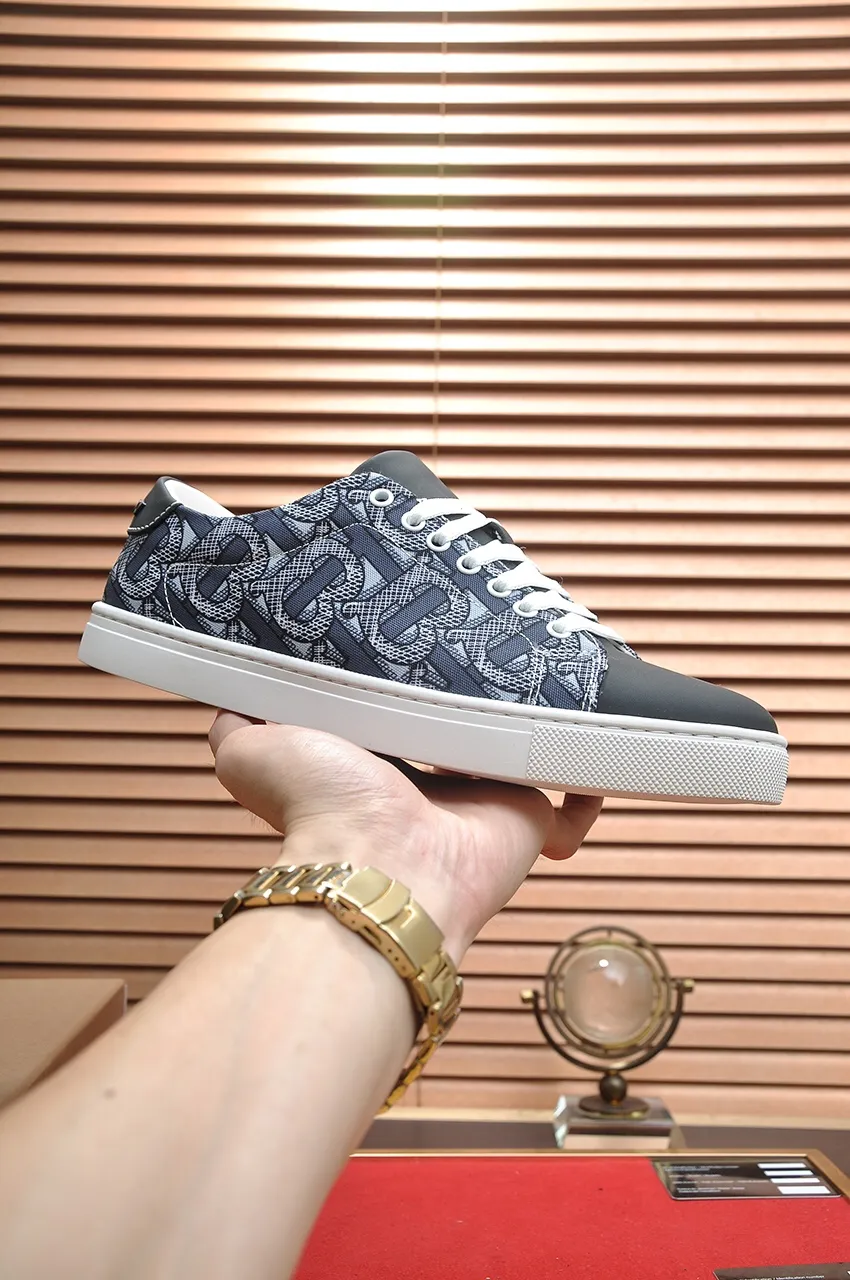 Men's shoes💰480💶[Burberry] (cowhide lining) classic low-top sneakers｜Imported cowhide with classic plaid fabric｜Cow leather lining｜Original outsole｜Fine workmanship and comfortable to wear Size: 38-44 (customized at 45)